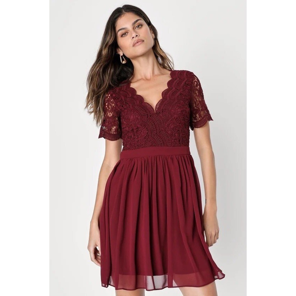 Lulu's Burgundy Lace V‑Neck Mini Dress